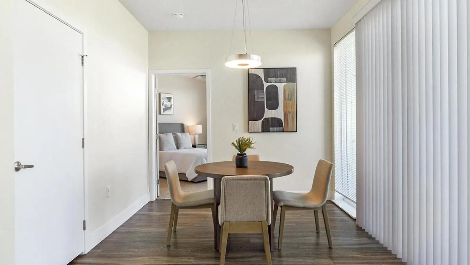 Landing Modern Apartment With Amazing Amenities Denver