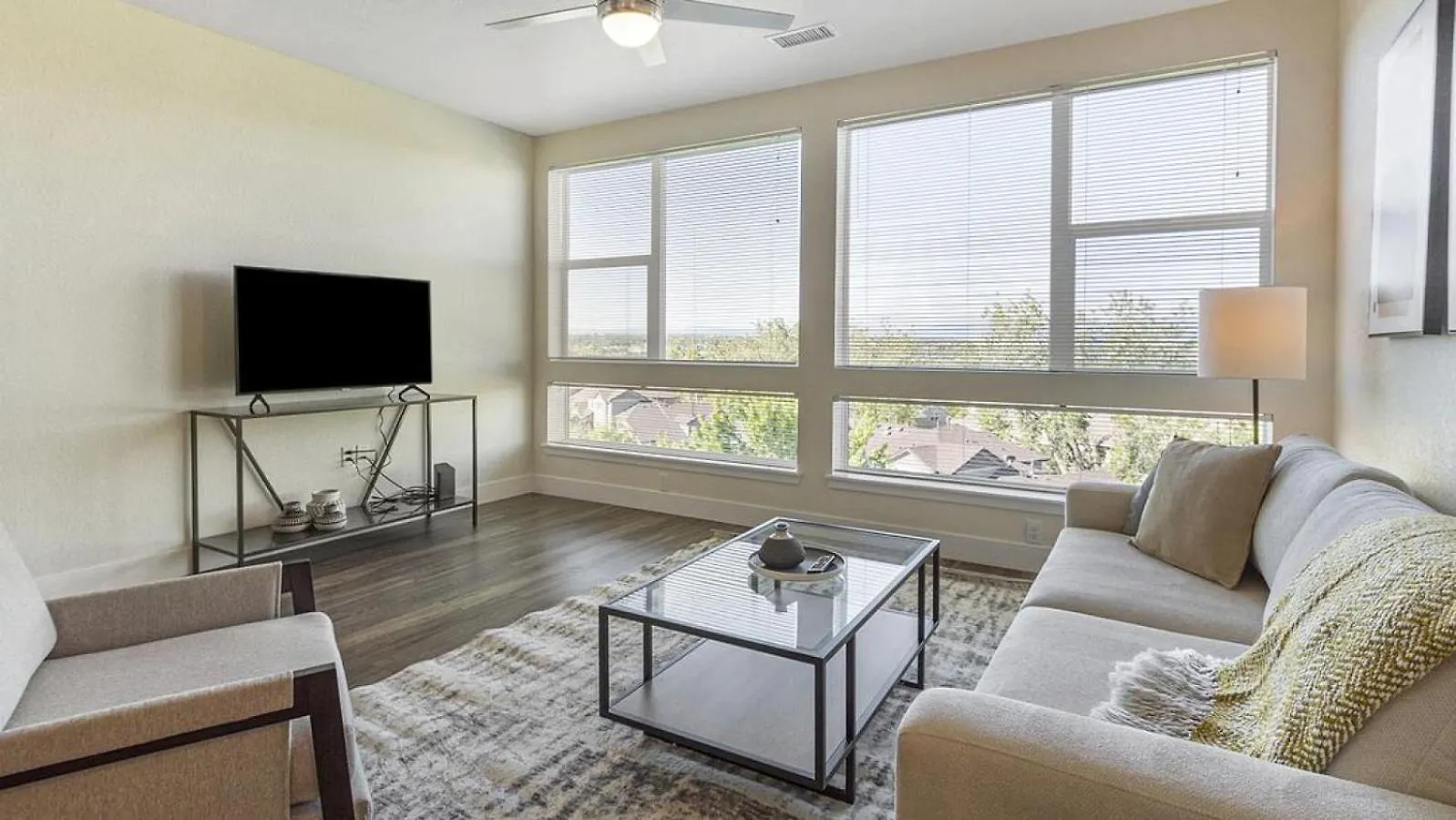 Landing Modern Apartment With Amazing Amenities Denver